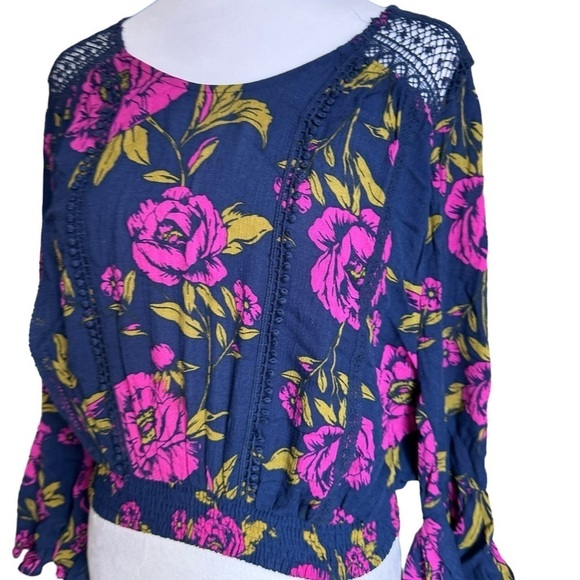 Express Navy & Pink Floral Bell Sleeve Blouse Size XS - Picture 8 of 17